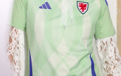 Camiseta de visitante de la selección de fútbol de Gales para 2025