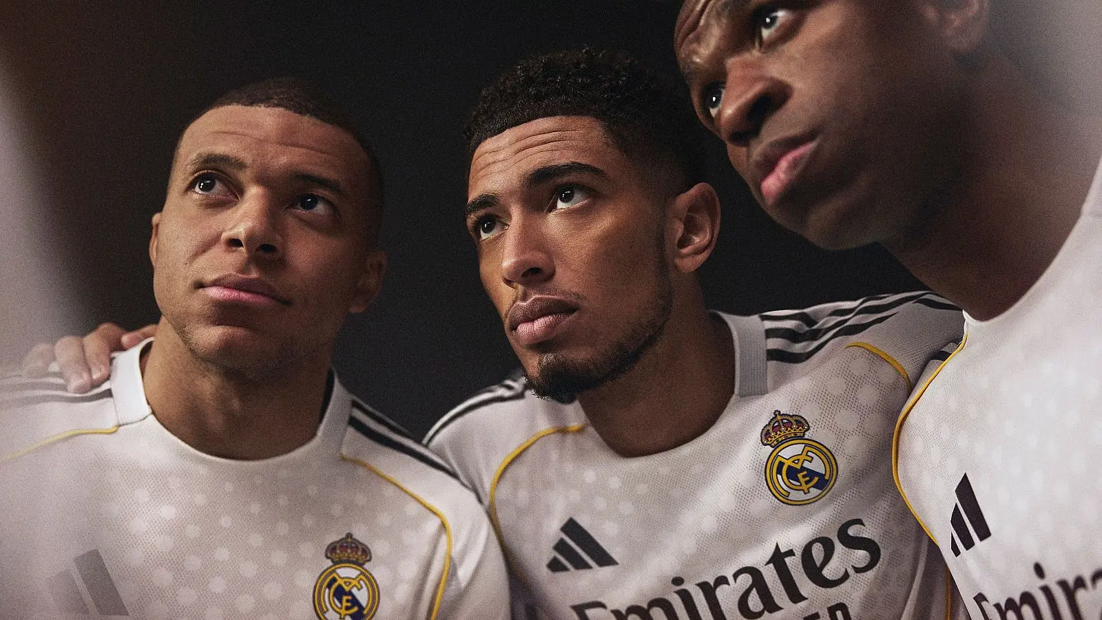 Vestidos con el blanco de la gloria, unidos como uno